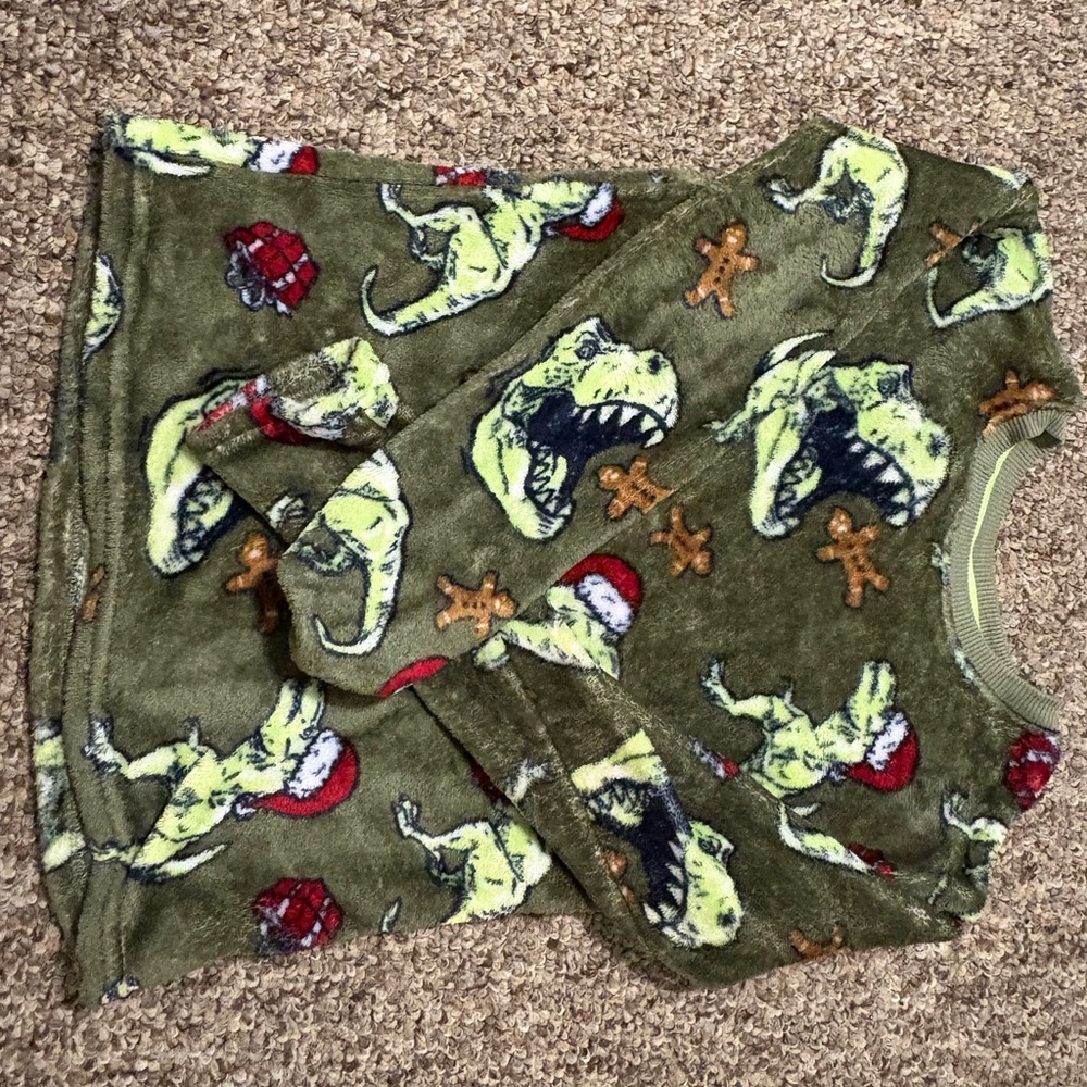 Cat & Jack Green Pajama Set